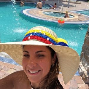 Meet your Posher, Farrah